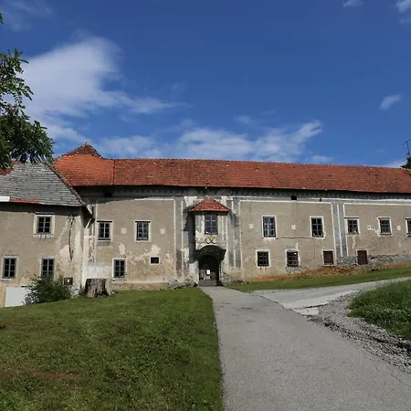 Rooftop With Whirlpool & Sauna - Happy Casa de Férias Trebnje