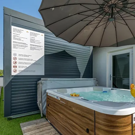 Rooftop With Whirlpool & Sauna - Happy