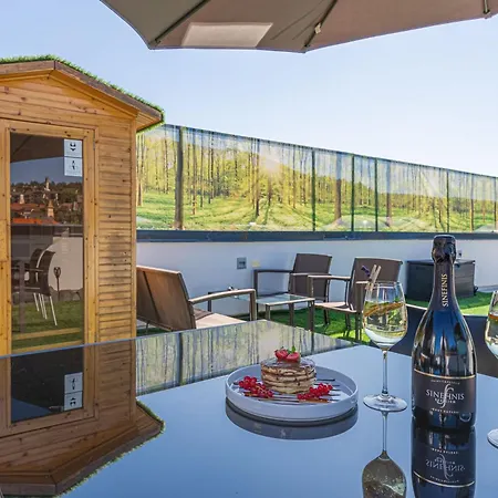 Rooftop With Whirlpool & Sauna - Happy Casa de Férias Trebnje