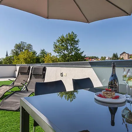 Сasa de vacaciones Rooftop With Whirlpool & Sauna - Happy