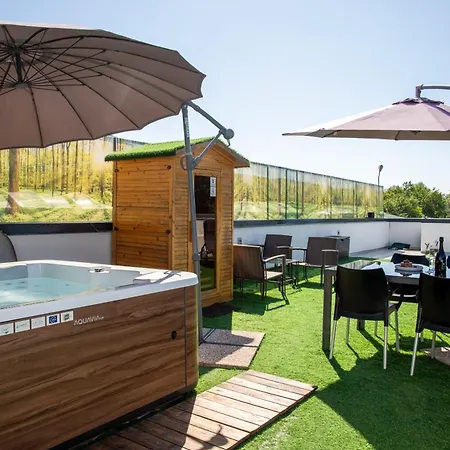 Rooftop With Whirlpool & Sauna - Happy 펜션 *