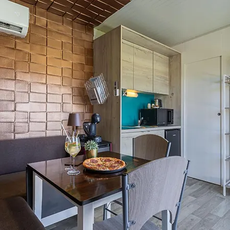 펜션 Rooftop With Whirlpool & Sauna - Happy